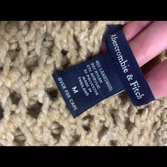 Abercrombie & Fitch Knit Sweater with belt - Picture 2 of 3